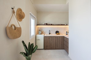 Suite with Caldera, Volcano, Sea View and Private Jacuzzi | Private kitchen