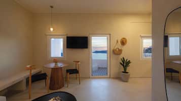 Suite with Caldera, Volcano, Sea View and Private Jacuzzi | Living area