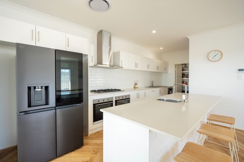 Mermaid's Retreat: 4  BR, 2  BA House in Jurien Bay, Sleeps 8