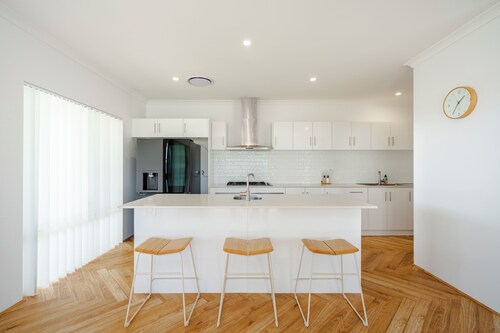 Mermaid's Retreat: 4  BR, 2  BA House in Jurien Bay, Sleeps 8