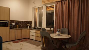 Deluxe Apartment, Mountain View | 2 bedrooms, desk, laptop workspace, free WiFi