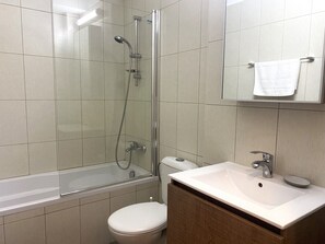 Haartrockner, Handtücher, Seife