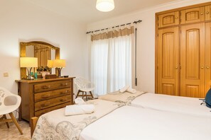 2 bedrooms, iron/ironing board, bed sheets