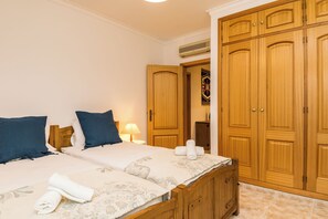 2 Schlafzimmer, Bügeleisen/Bügelbrett, Bettwäsche