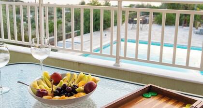 Peaceful Villa with pool & panoramic views, near Loutraki