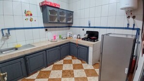 Private kitchen - Charming 2-bedroom apartment with AC, WiFi in quaint Ouarzazate (ouarzazate)