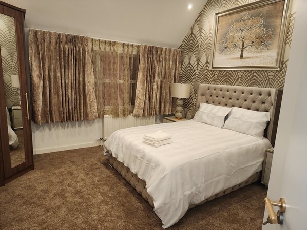 3 bedrooms, iron/ironing board, WiFi, bed sheets