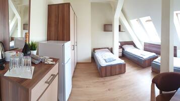 Hypo-allergenic bedding, iron/ironing board, travel cot, free WiFi