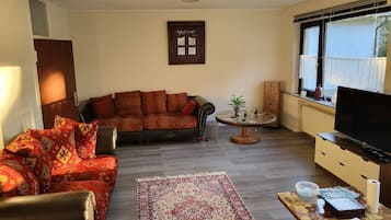 Smart TV, computer monitors