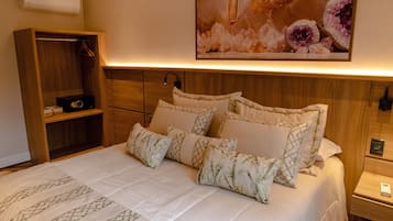 Apartamento Superior com Janela e Cama Queen | In-room safe, free WiFi, bed sheets
