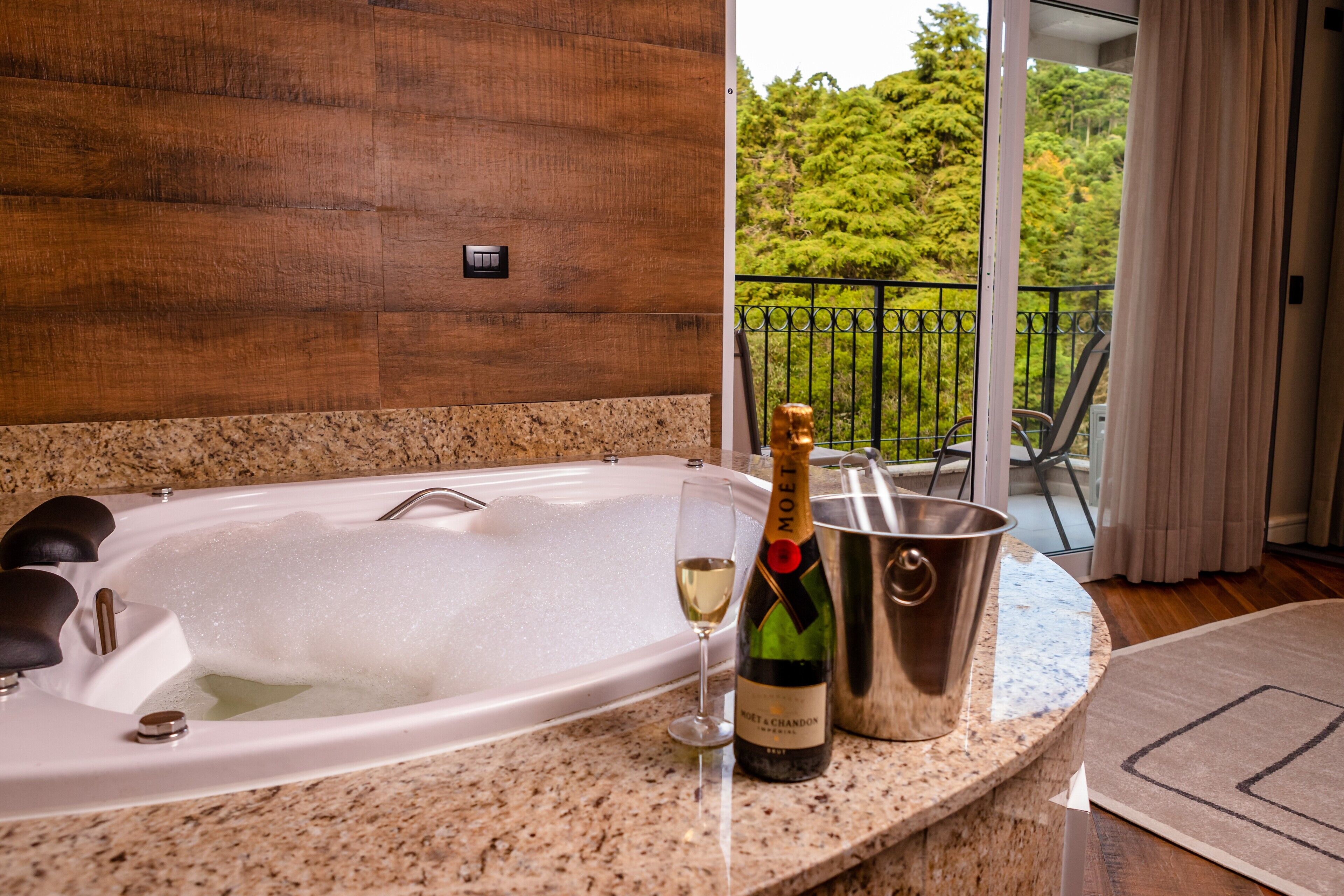 Imperial Suite com varanda, vista, sauna privativa, banheira de hidromassagem e cama king | Caja fuerte, wifi gratis, ropa de cama