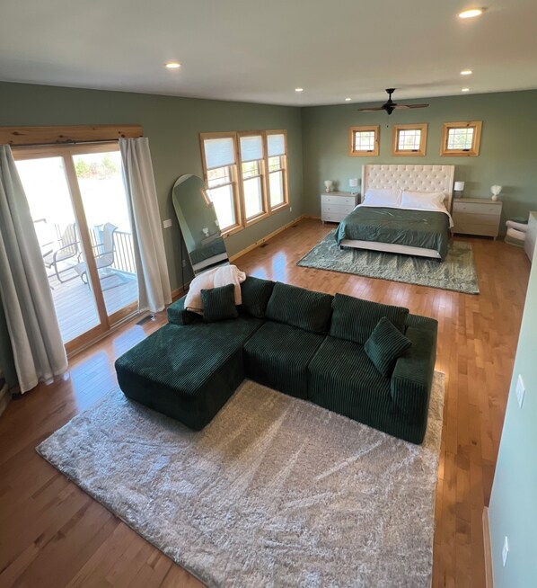 4 bedrooms, iron/ironing board, free WiFi, bed sheets