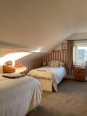 Family Triple Room | Free WiFi - Regis Lodge Guesthouse  (Bognor Regis)