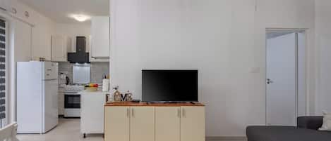 Apartamento estándar, varias habitaciones, junto a la montaña (Terrazza Grande Apartment) | Zona de estar | Televisión de pantalla plana de 21 pulgadas con canales digitales
