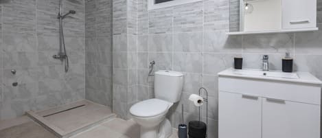 Standard Apartment, Multiple Bedrooms, Mountainside (Terrazza Grande Apartment) | Bathroom