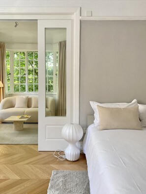 Svit Comfort - utsikt mot staden | 1 sovrum, mörkläggningsgardiner, strykjärn/strykbräda och gratis wi-fi