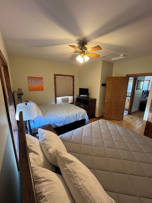 2 bedrooms, desk, free WiFi, bed sheets