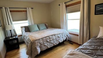 2 bedrooms, desk, free WiFi, bed sheets