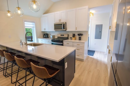 Newly Renovated & Pet-friendly, Close to Lake Michigan w/ Yard