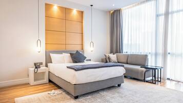 Junior Studio | In-room safe, individually furnished, desk, laptop workspace