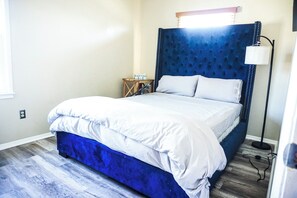 4 habitaciones, tabla de planchar con plancha, wifi y ropa de cama