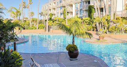 Oceanview Condo – 1BR, Beachfront Complex, West-Facing Balcony, Sleeps 4