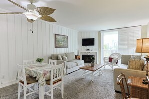 Fernseher, Kamin, Tischtennisplatte