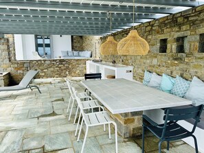 Outdoor dining - Villa louise, sea view, swimming pool, sleeps 12, near Drios (Drios)