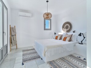 5 chambres, fer et planche à repasser, lit de bébé portatif