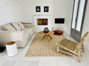 Téléviseur connecté, livres, chaîne audio