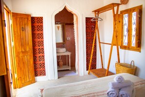 4 bedrooms, WiFi, bed sheets