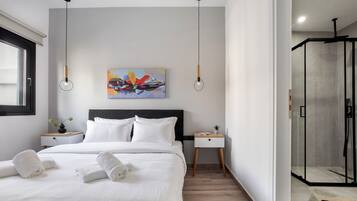 Doppia Deluxe, 1 camera da letto, balcone, vista città | Biancheria in cotone egiziano, biancheria da letto di alta qualità