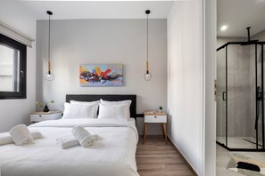 Habitación Deluxe doble, 1 habitación, balcón, vistas a la ciudad | Sábanas de algodón egipcio y ropa de cama de alta calidad