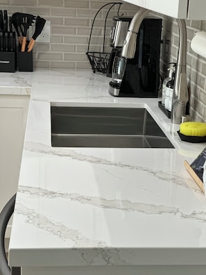 Mikrowelle, Ofen, Herdplatte, Geschirrspüler