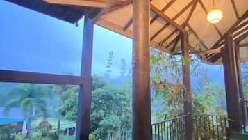 Hiên