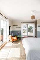 奢华顶层房, 部分海洋景观 | 1 多间卧室、遮光窗帘、熨斗/熨板、免费 WiFi