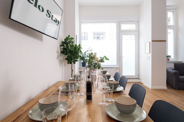 Dining - In the heart of Berlin Kreuzberg - perfectly located in the neighborhood for up to 8 people (Berlin)