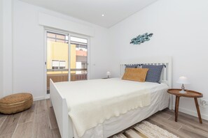 2 bedrooms, iron/ironing board, WiFi, bed sheets - Rumba Apartment, Olhão, Algarve (Olhão)
