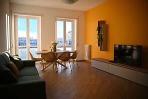 Apartment, Balkon, Stadtblick | Wohnbereich