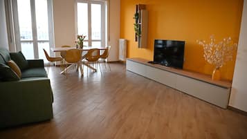 Apartment, Balcony, City View | Living area