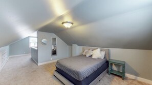 4 bedrooms, WiFi, bed sheets - The Canton Kickoff-Game Day Ready in HOF Village (Canton)