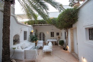 Terrace/patio - The White House (Erriadh)