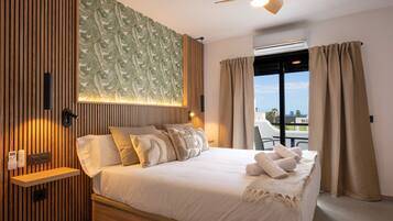 4 bedrooms, cribs/infant beds, bed sheets