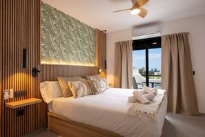 4 quartos, berços (sobretaxa), roupa de cama