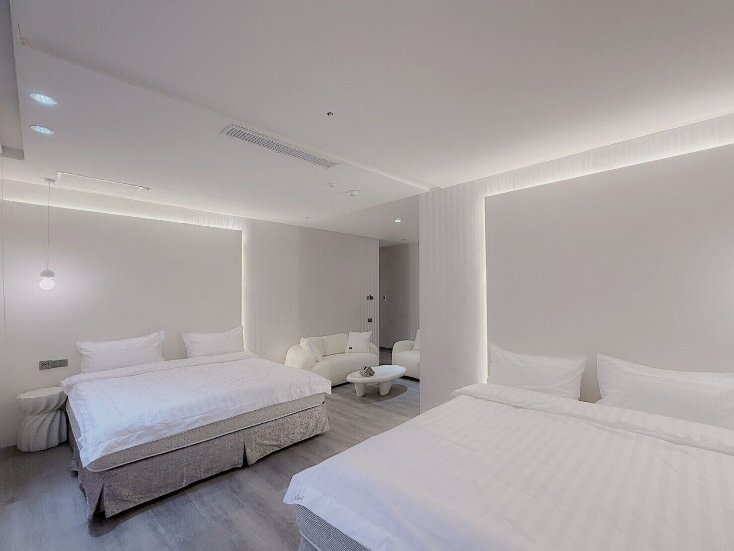 Fjölskylduherbergi fyrir fjóra - 2 tvíbreið rúm - reyklaust - einkabaðherbergi | Rúmföt af bestu gerð, dúnsængur, rúm með memory foam dýnum, skrifborð