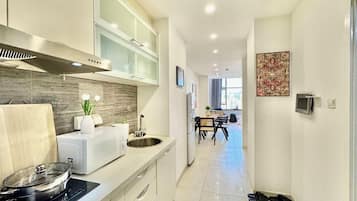 Apartment, City View | Private kitchen