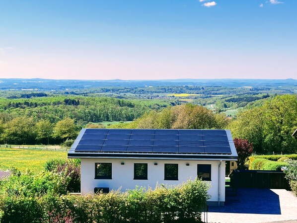 Exterior - Relax with panoramic views in the Vogelsberg. With sauna and whirlpool. (Laubach)