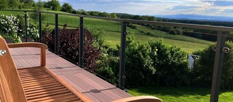 Entspannen mit Panoramablick im Vogelsberg. Mit Sauna und Whirlpool.