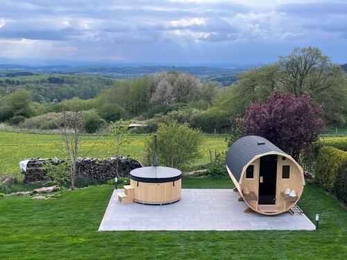 Relax with panoramic views in the Vogelsberg. With sauna and whirlpool.