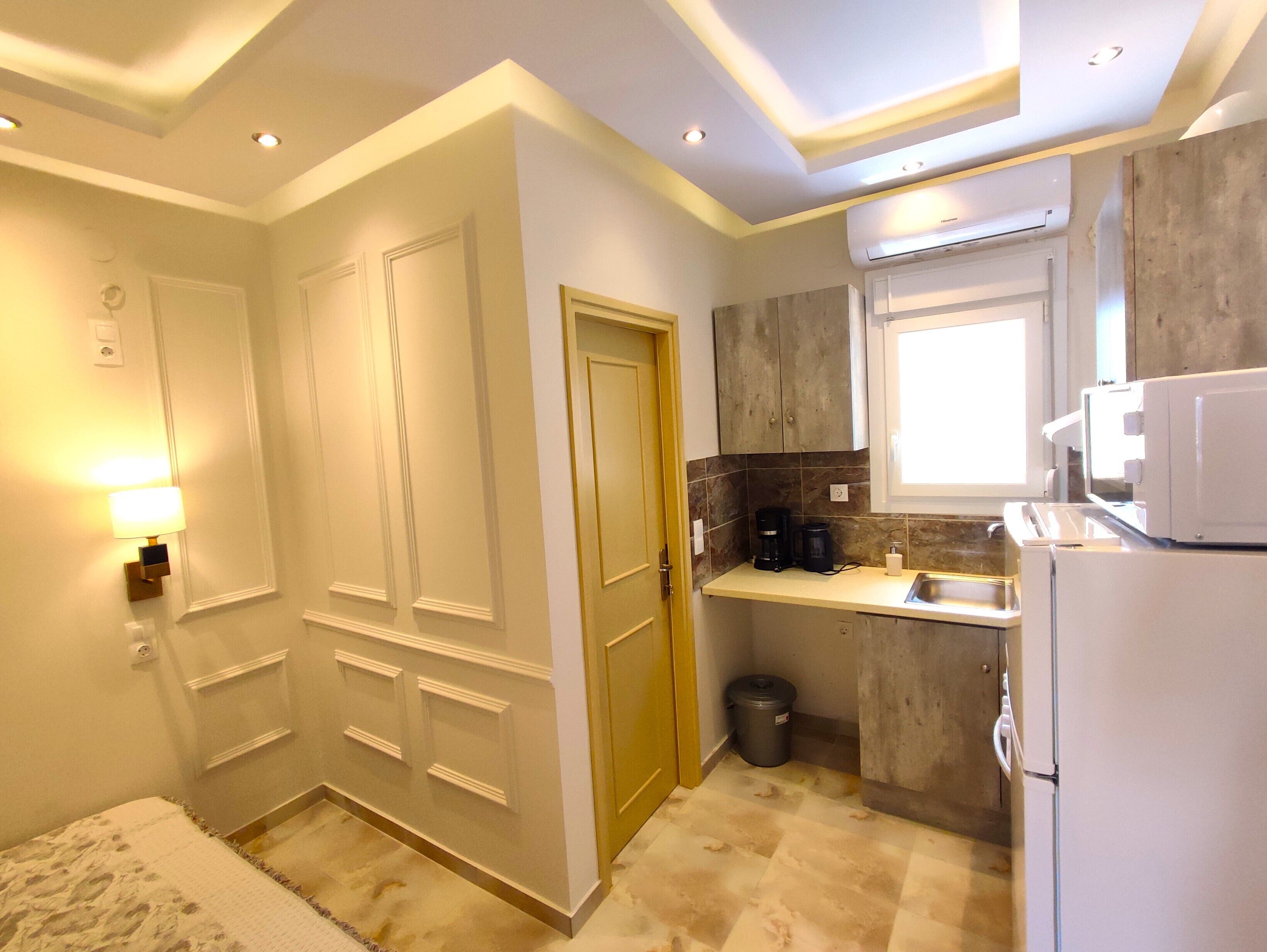 デラックス スイート | 専用キッチン | 大型冷蔵庫、電子レンジ、オーブン、コンロ